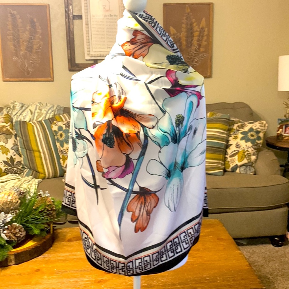Chicos gorgeous Floral with square border (looks like Givenchy) NWT scarf